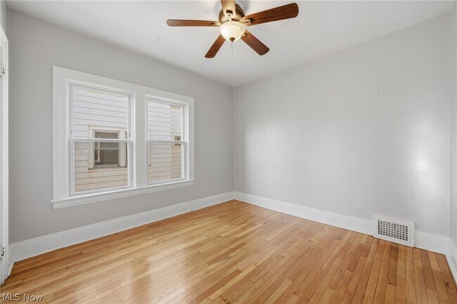 Building Photo - 2058 Wascana Ave
