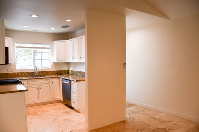 Building Photo - Parker (316)