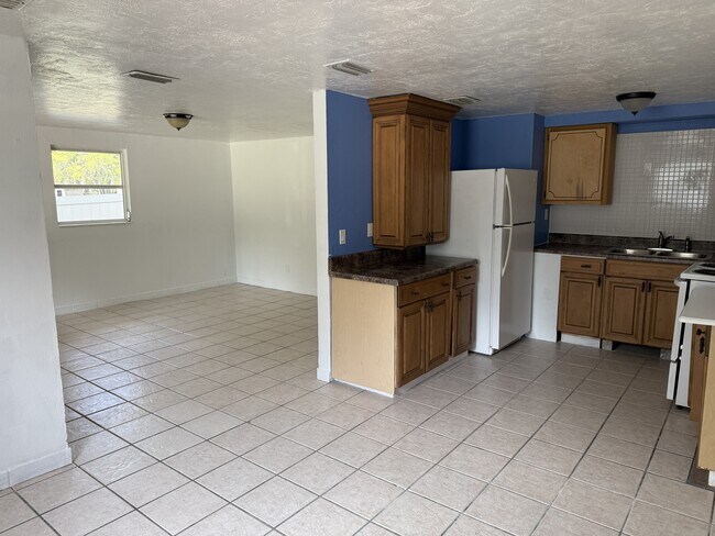 Building Photo - 1110 NW 17th Ave