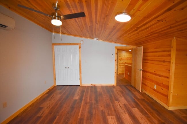 Building Photo - RTSA25-27