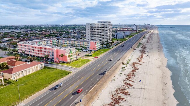 Building Photo - 7820 Seawall Blvd