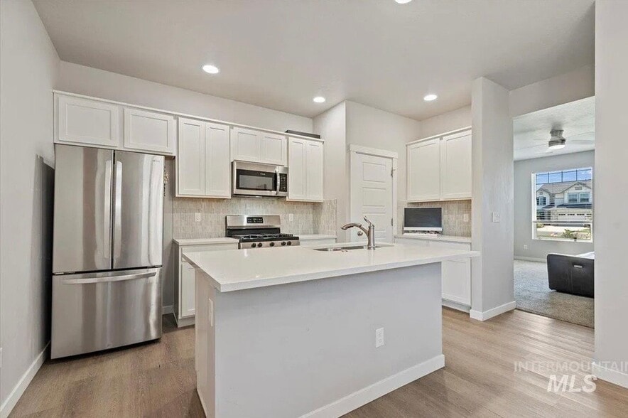 Building Photo - 5668 W Stadium Ln