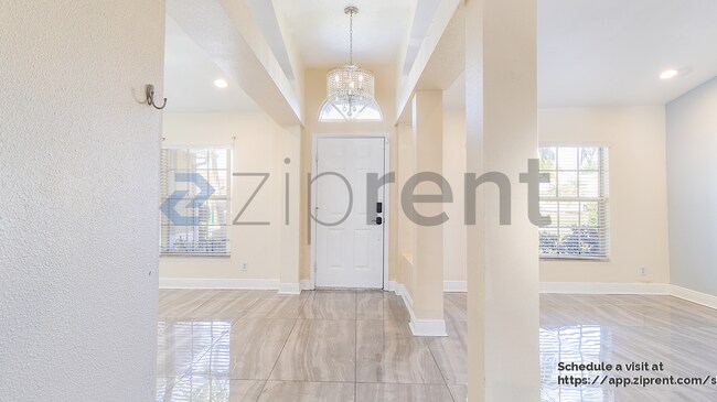 Building Photo - 714 SW Sardinia Ave