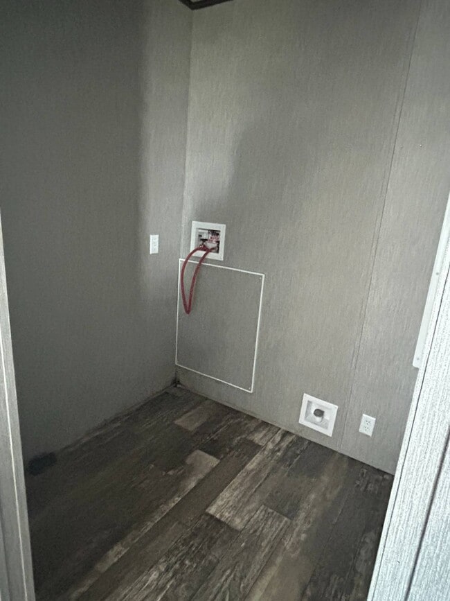 Building Photo - 575 Payne Creek