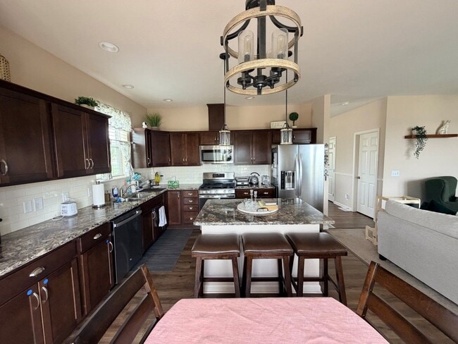 Building Photo - Home For Rent Elkhorn