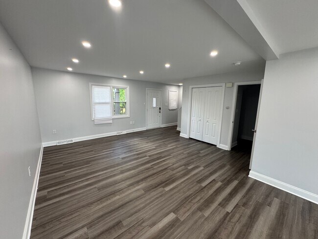 Building Photo - 222 Chesna Dr