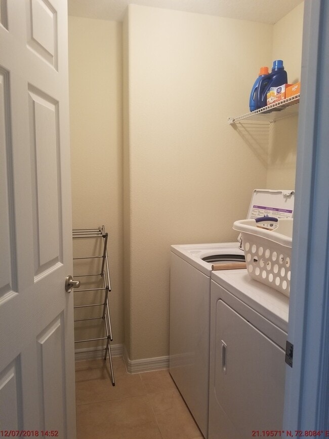 Building Photo - Beautiful 3 bedrooms 2.5 baths townhouse w...