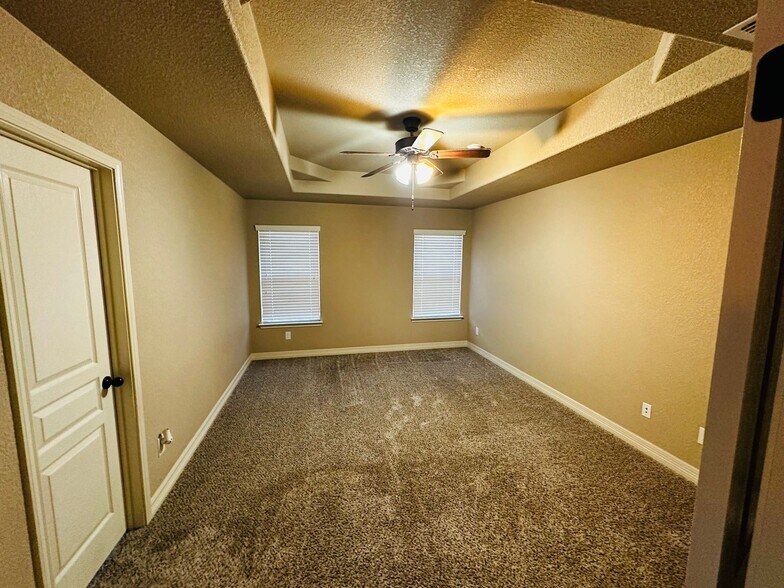 Building Photo - 1004 Chaucer Ln