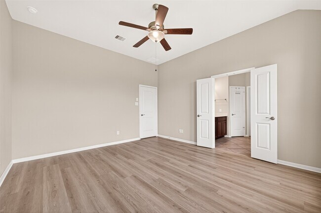 Building Photo - 24527 Royal Pike Dr