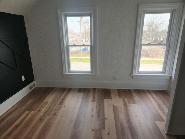 Building Photo - 264 N Jackson St