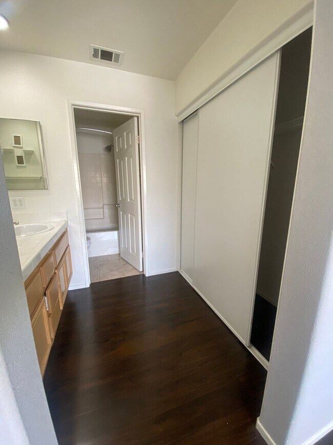 Building Photo - Anaheim HIlls 3 Bedroom