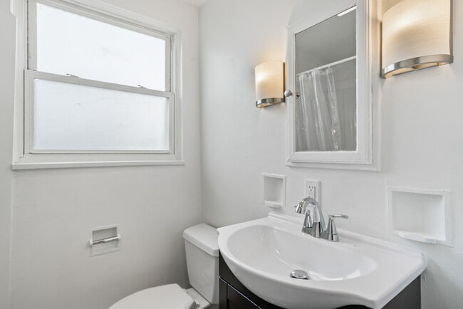 Building Photo - 5034 Ampere St