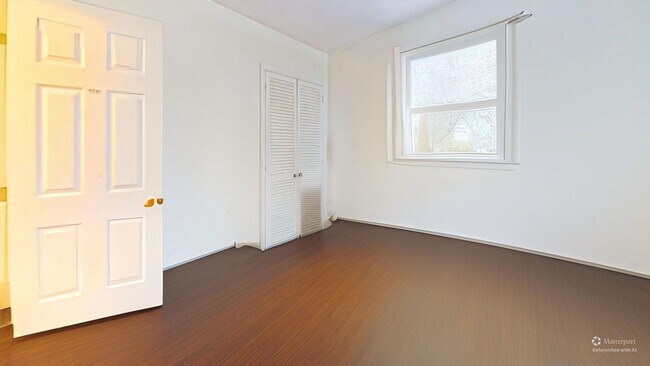 Building Photo - 5 bedroom, 1.75 bathroom house (29 East Terrace)