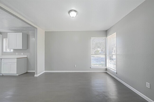 Building Photo - 4302 Wildacres Dr