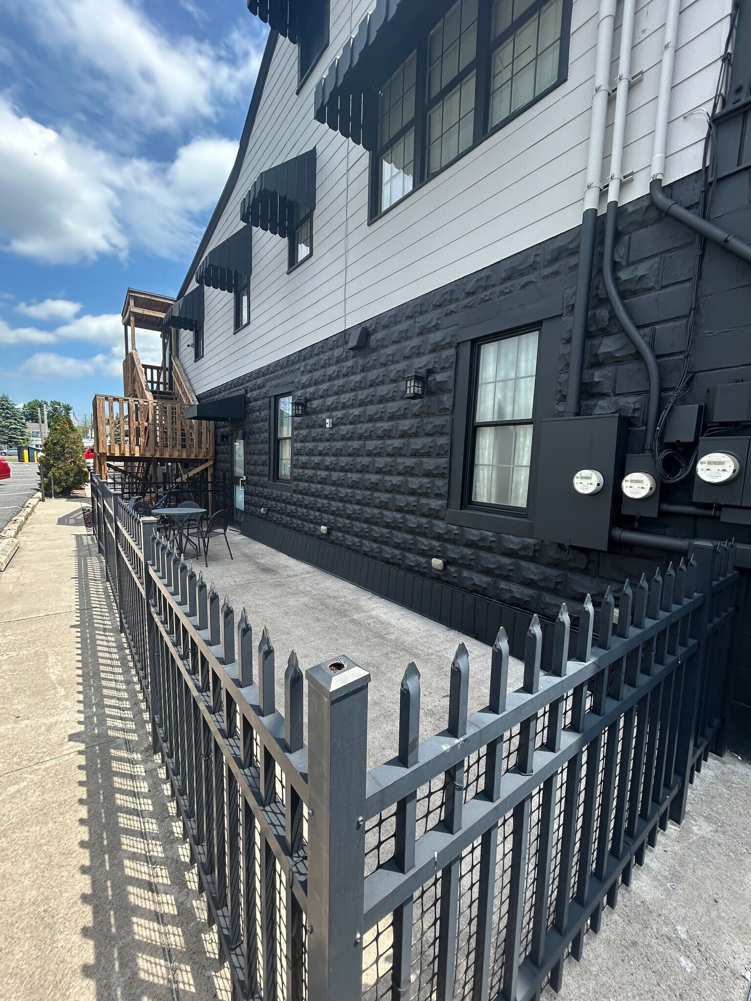 Building Photo - 18 E Sunbury St