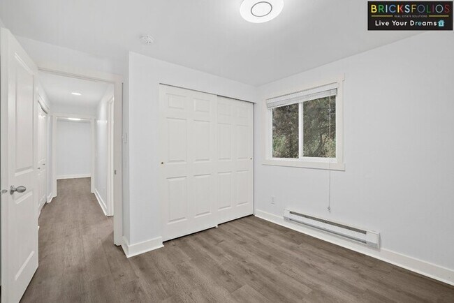 Building Photo - Nestled in the serene Eastgate neighborhood, Bellevue!