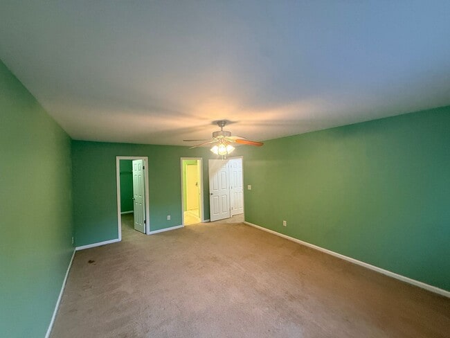 Building Photo - Beautiful private home!!