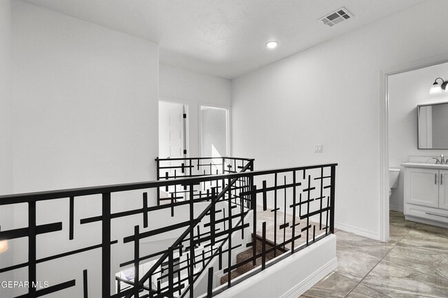 Building Photo - 6315 Escondido Dr