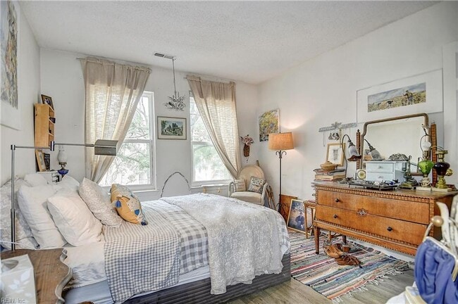 Building Photo - Ghent on the Square