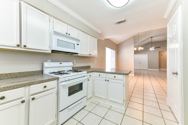 Building Photo - 3823 Ebury Dr