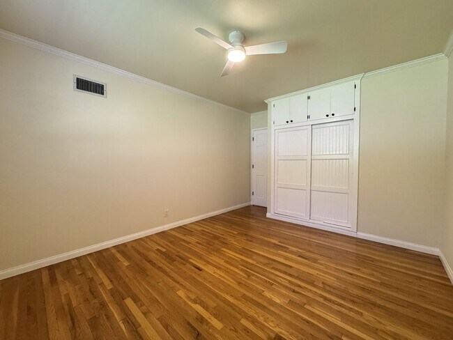 Building Photo - 1232 Longview Dr