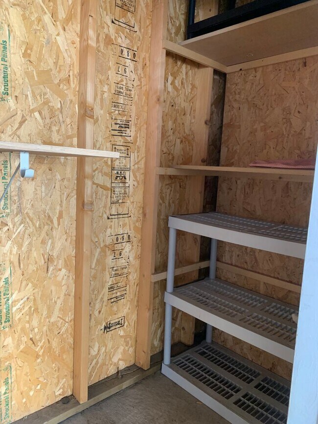 Building Photo - $500 Amazon Gift Card + 2 Weeks Rent Free! 2 Bed 1 Bath Condo for Rent in Ogden