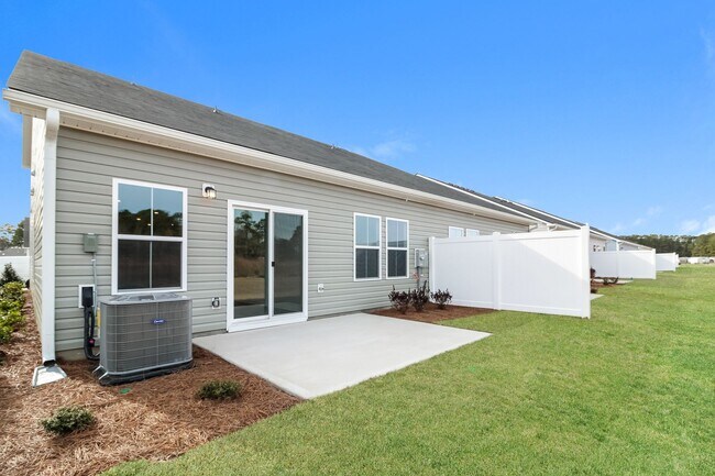Building Photo - $500 Off 1st Month's Rent - 4 Bdrm/3 Bath, Brand New Townhome in Ocean Isle