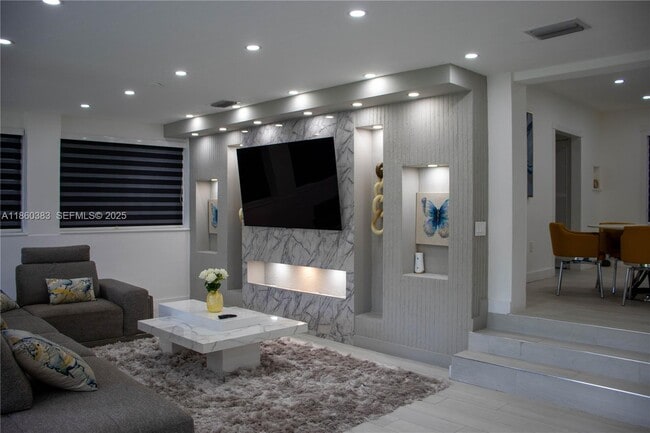 Building Photo - 295 NE 150th St