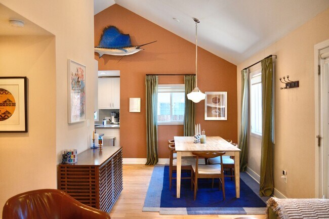 Building Photo - Charming 3bed/2 Bath Private Gated Main House with Vaulted Ceilings, Parking, and Laundry in the ...