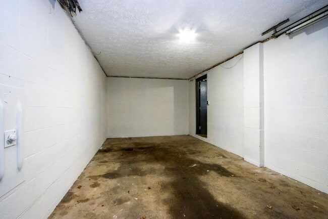 Building Photo - Two bedroom apartment