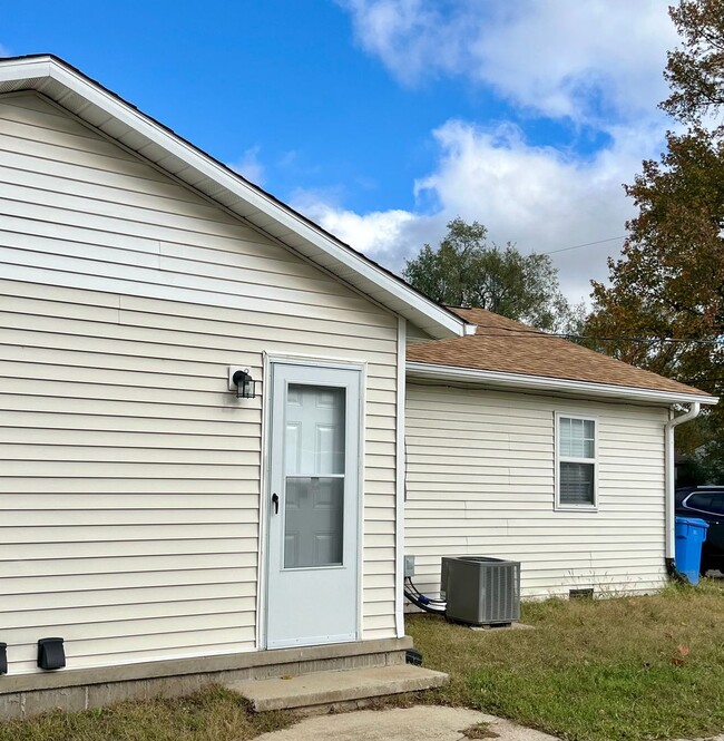 Building Photo - 301-303 Cobb St.