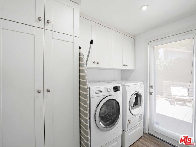 Building Photo - 2898 Woodwardia Dr