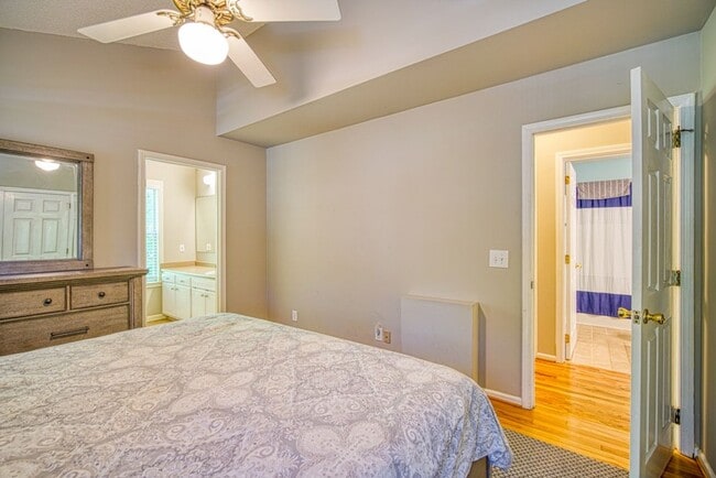 Building Photo - Adorable 2 BR, 2 BA Home - Greater North Main Area, Greenville