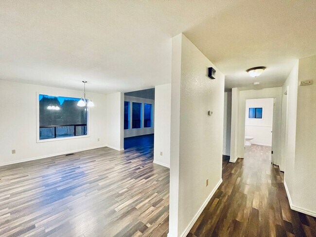 Building Photo - Luxurious 4-Bedroom Retreat with Mount Rai...