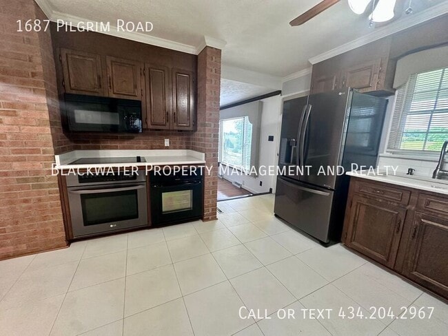 Building Photo - 1687 Pilgrim Rd