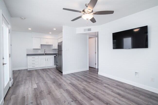 Building Photo - 3131 E Fairmount Ave