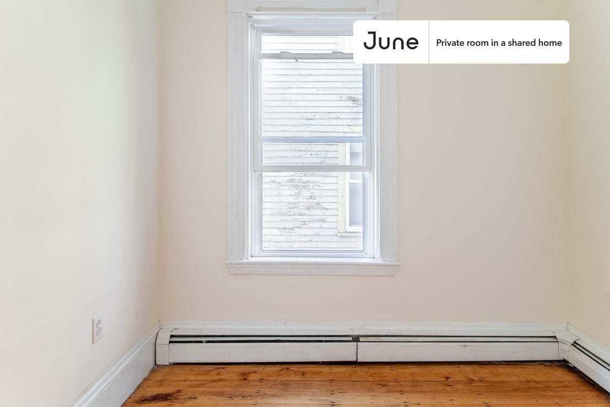 Building Photo - Room in Shared 5 bed/1 bath home