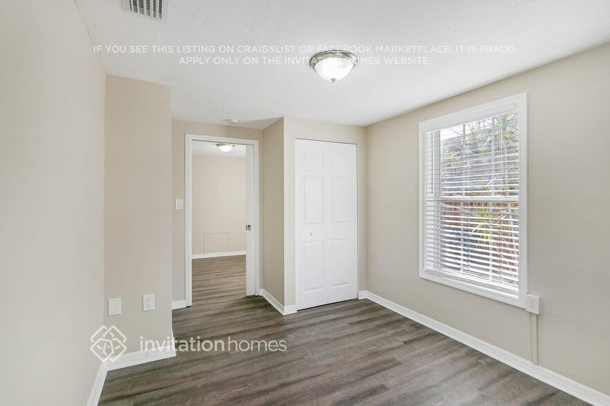 Building Photo - 2826 17th Ave N