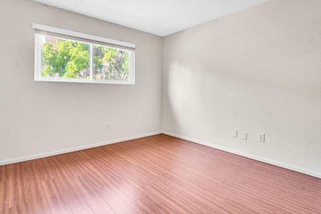 Building Photo - Spacious four bedroom in Prime UTC/UCSD Lo...