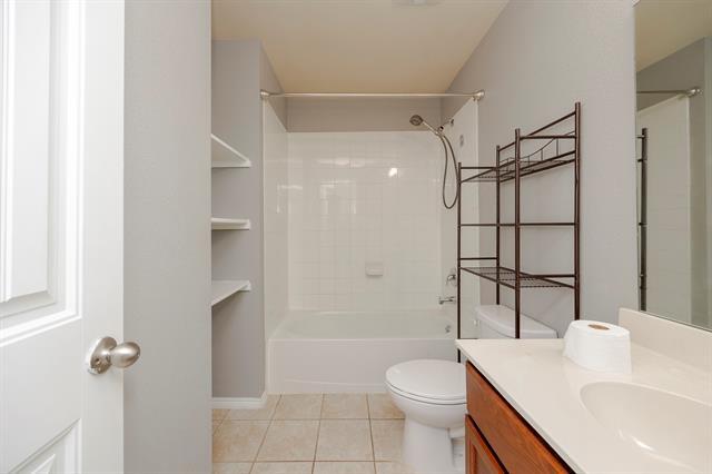 Building Photo - 2544 Saldana Dr