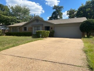 Building Photo - 228 E Greenfield Dr