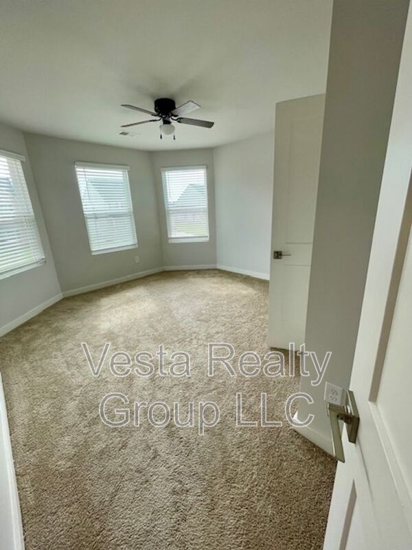 Building Photo - 909 Teabiscuit Wy