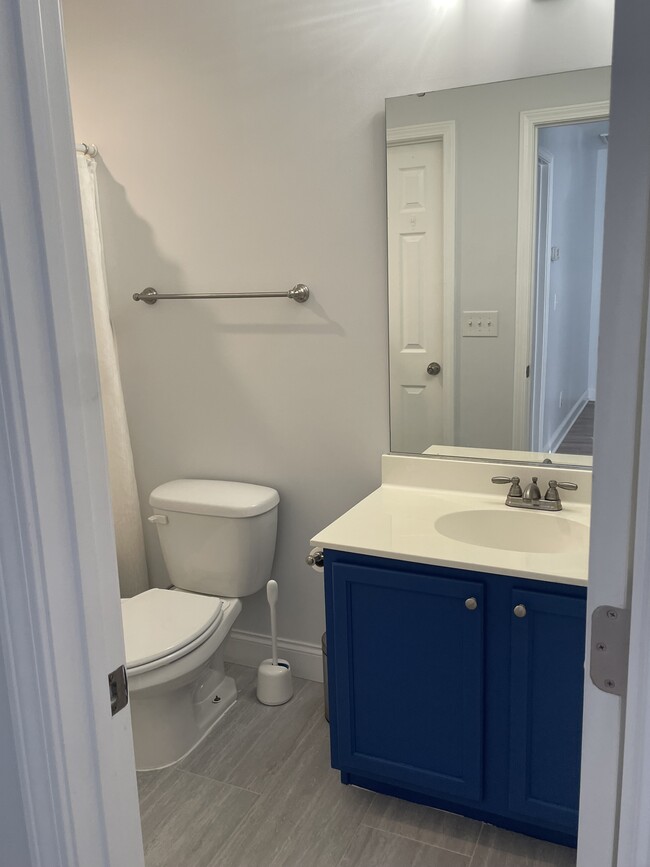 Full bath - 190 Olde Towne Way