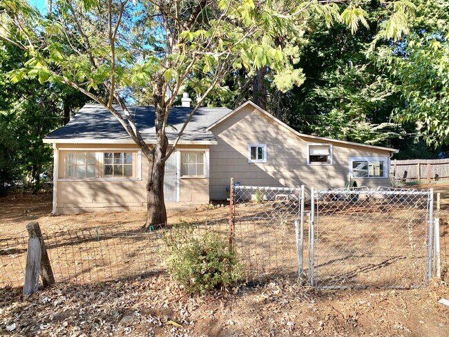 Building Photo - 10217 Ridgeview Dr