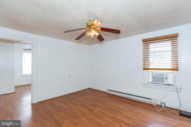 Building Photo - 481 Millville Rd