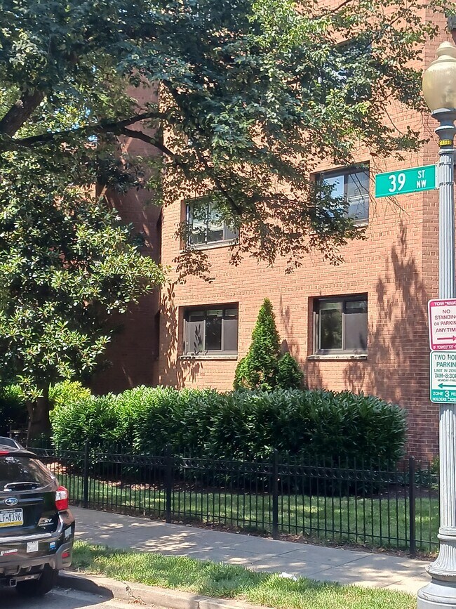 Building Photo - 2725 39th St NW