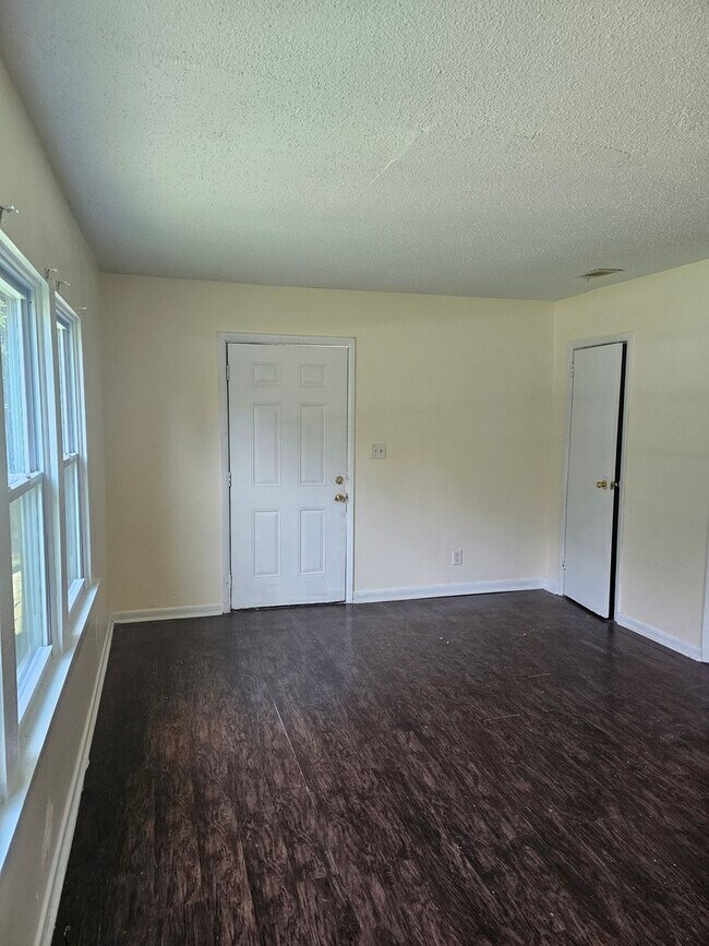 Building Photo - 2430 Oak Ridge St