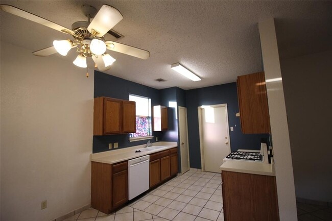 Building Photo - 8622 Piney Creek Bend
