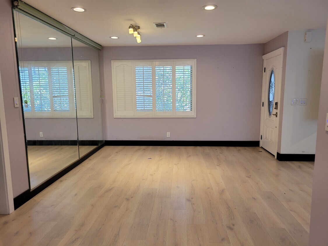 living room - 11721 Puryear Ln