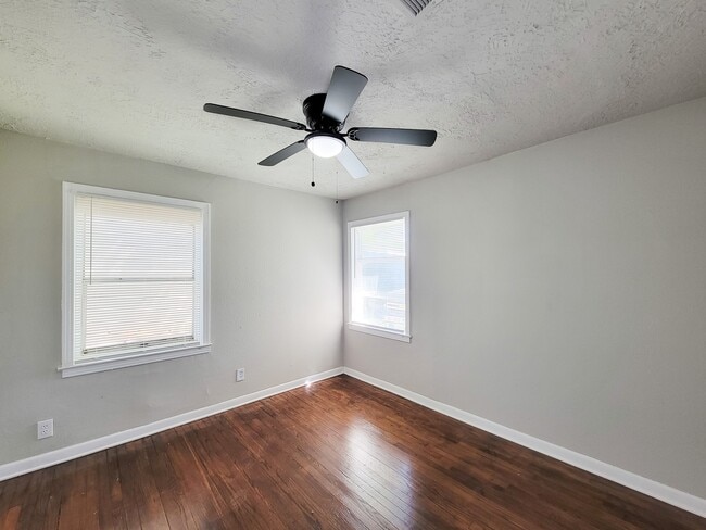 Building Photo - 5815 Southseas St